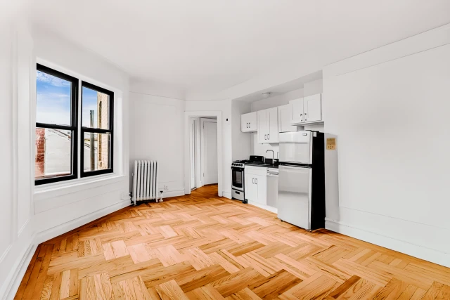 140 Waverly Place 2