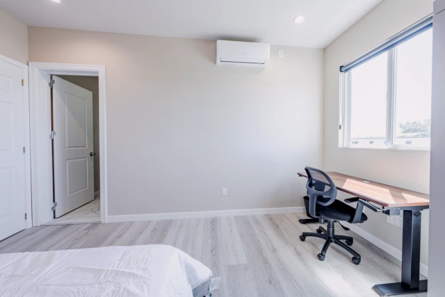 1638 W 35th Place 4