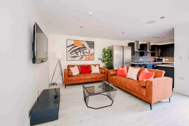 39 Granville Road, L15 2HP 2