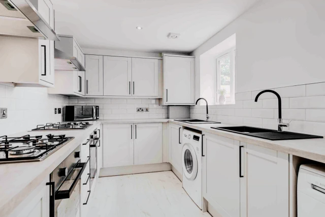 16 Deane road, L7 3