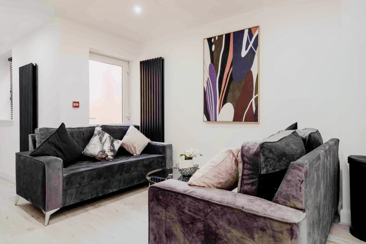 103 Adelaide road, L7 0