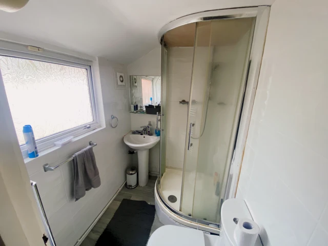 East Park Road, LE5 5HH 4