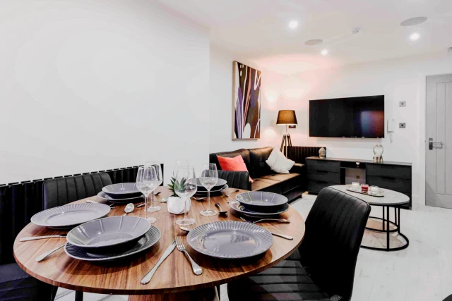 27 Needham Road, L7 1