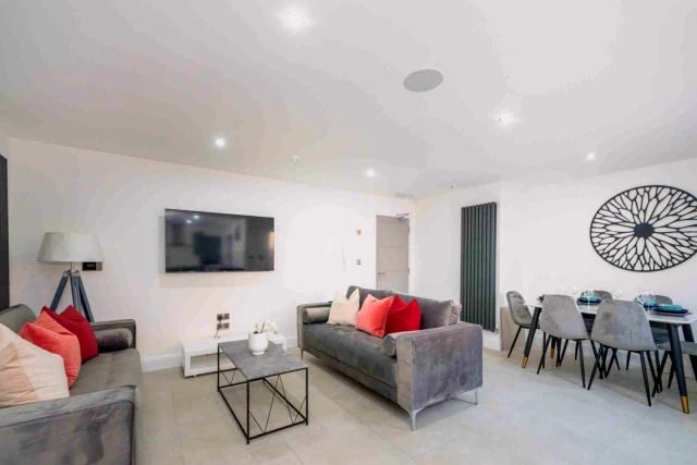 24 Cranborne Road, L15 4