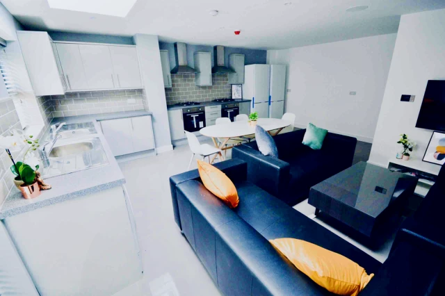 21 Birstall Road, L6 3