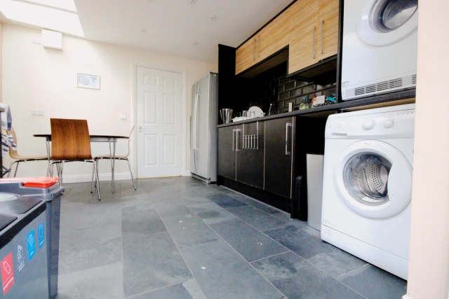 Gilesgate (Dray Cottage), DH1 1HY 3