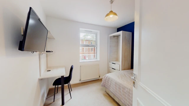 Lenton Boulevard , NG7 2ET 4