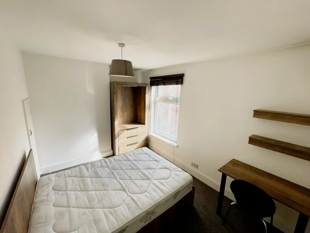 Paget Street, LE11 5DU 3