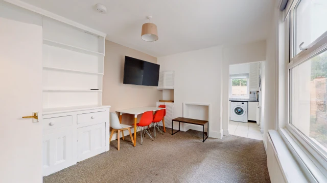 Fishponds Road, BS16 3DT 3