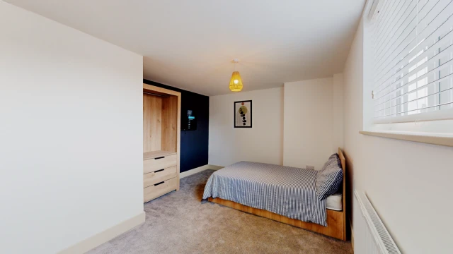 Flat 5, Forest Road, LE11 3NW 2