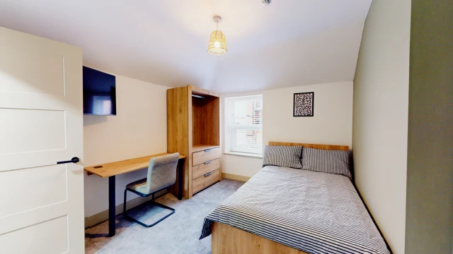 Flat 3, Forest Road, LE11 3NW 2