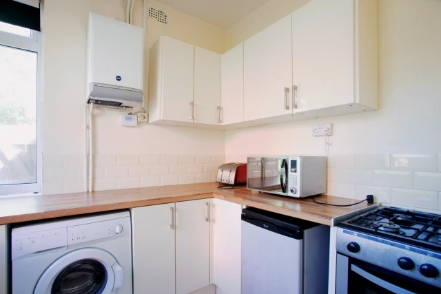 Radmoor Road, LE11 3BS 4