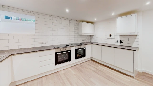 Guinea Street, BS1 6SX 1