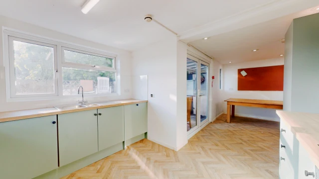 Park Lane, Bath, BA1 2XG 2