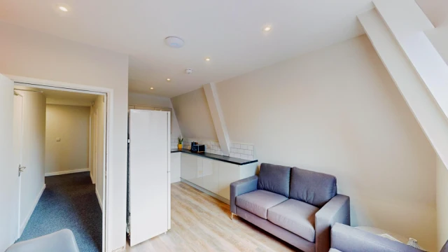 Flat 9 , Fitzhardinge House, BS1 2EY 3