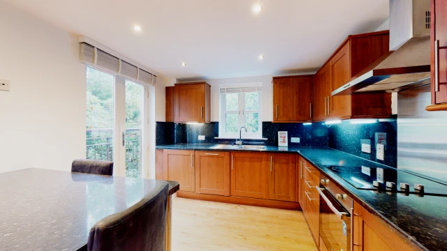 Flat 10, The Grange, LS6 2BY 3