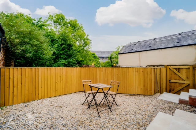 Clarendon Road, LS2 9NN 2