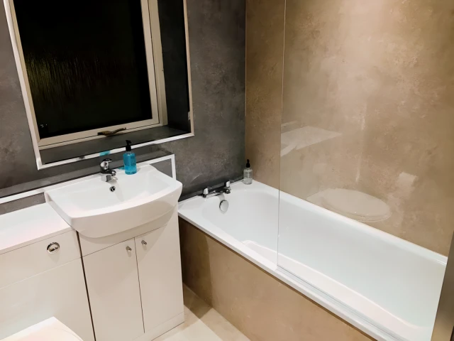 Canongate, EH8 8DQ 3