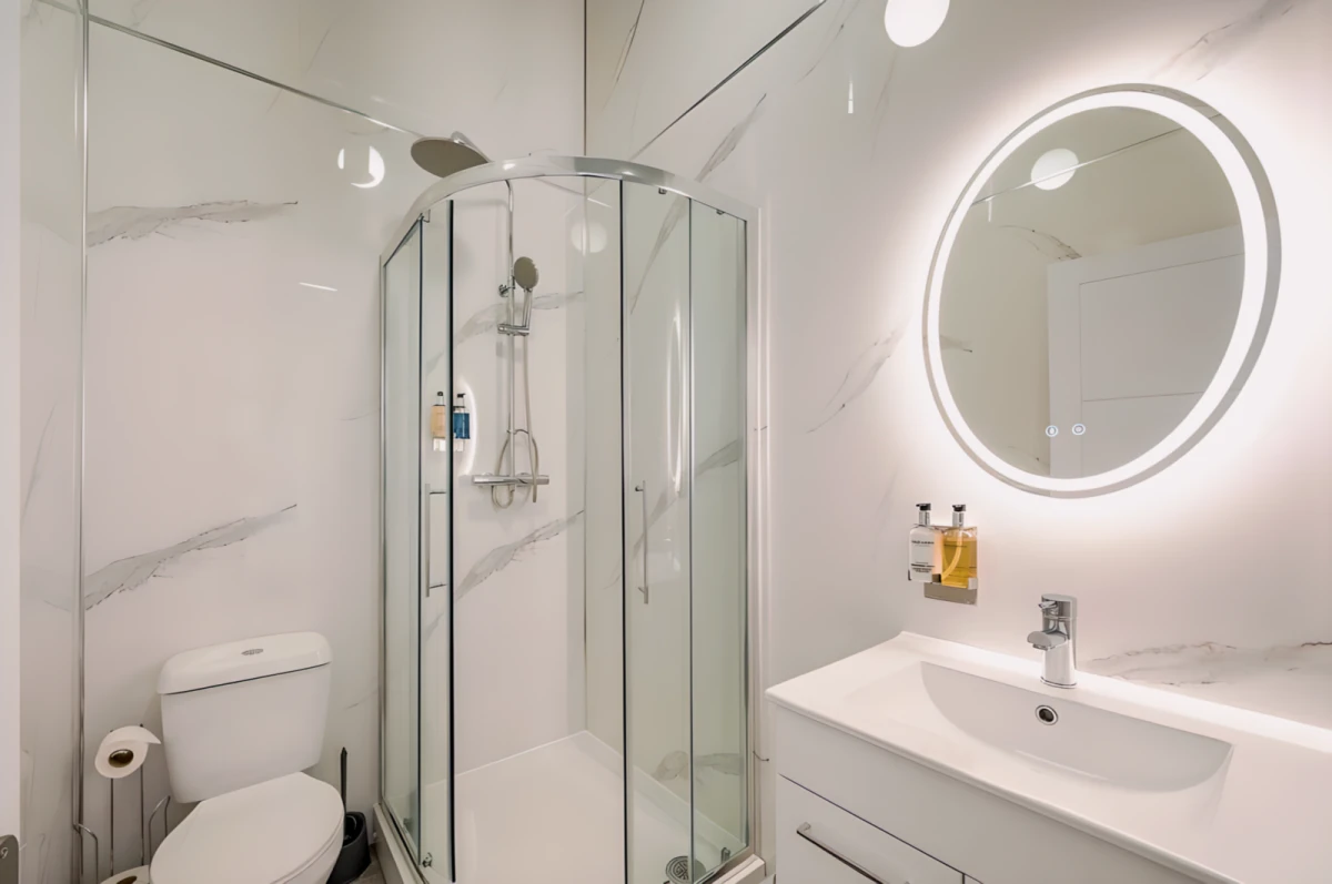 flat b, 708 High Road, London N12 9QL, UK, N12 9QL 0