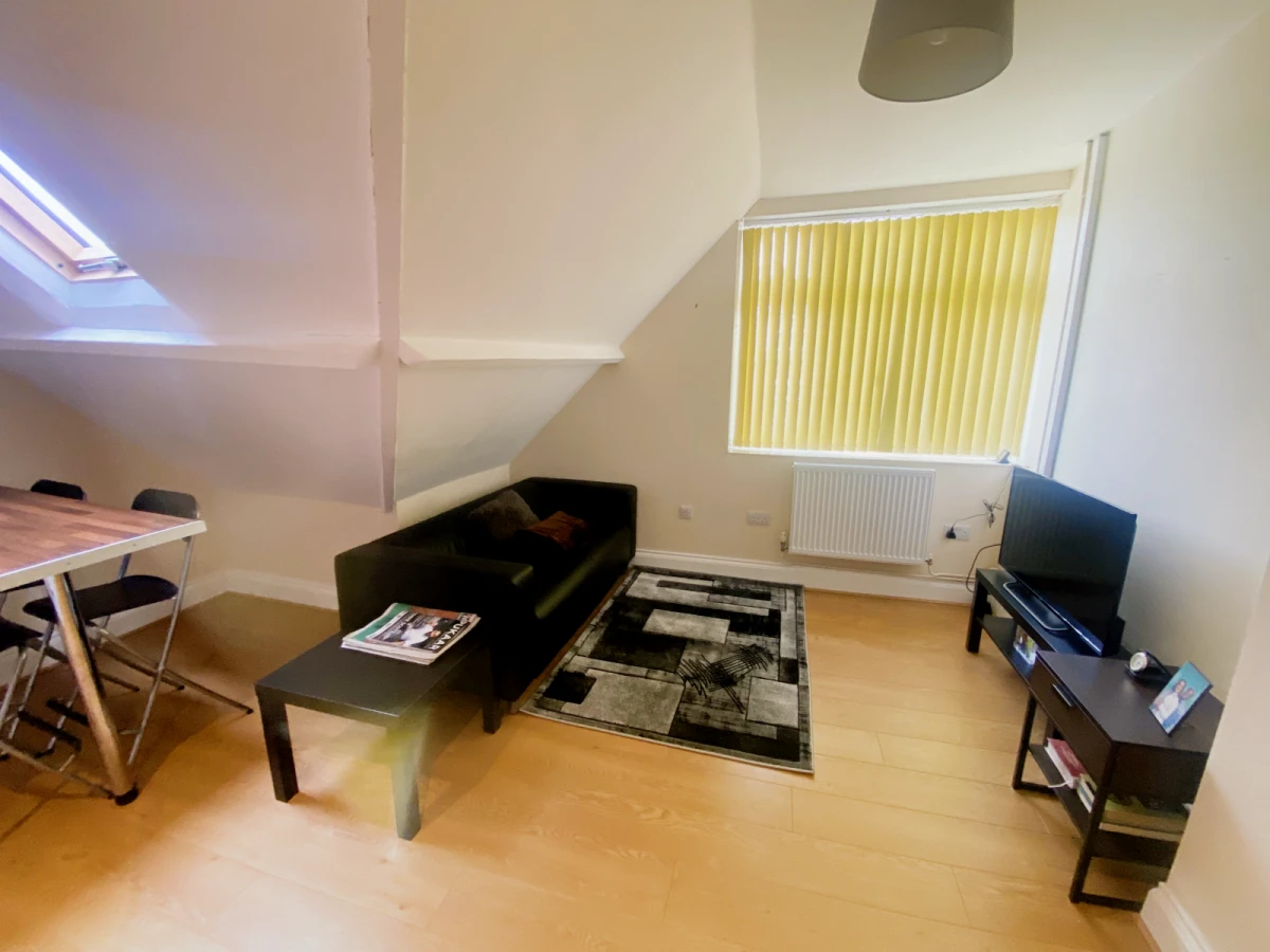 Flat 2, East Park Road, LE5 5HH 0