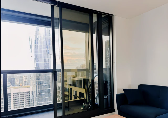 639 Lonsdale St 2