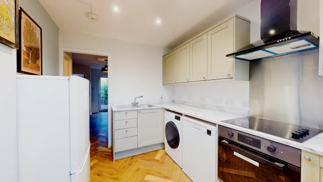 Heron Drive, NG7 2DG 1