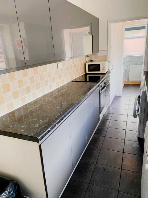 Charles Street West, LN1 1QP 1