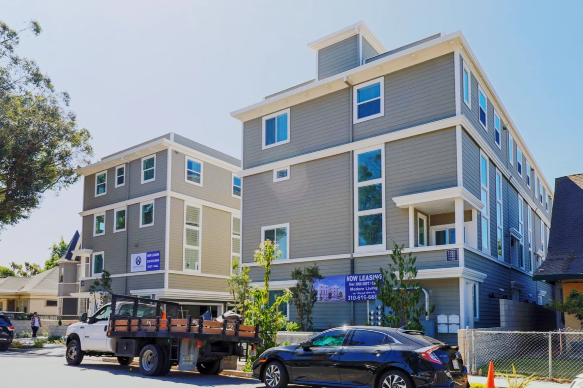1176 W 37th Pl 0