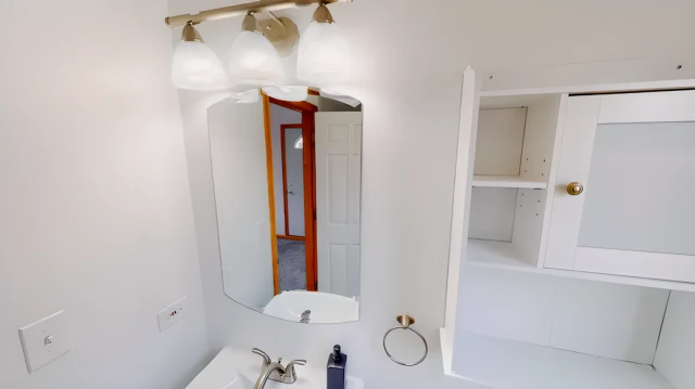 1359 West Hubbard Street - Chicago student accommodation - Full Bedroom C w/ Private Bathroom