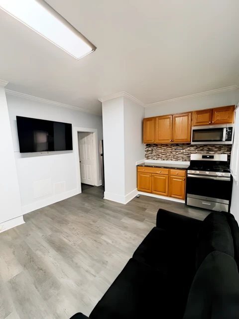 301 Maple St 2