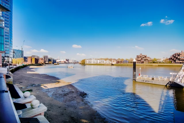 St George Wharf 4