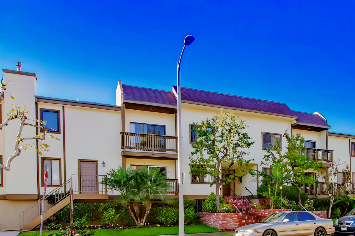 Zelzah Luxury Apartments 0