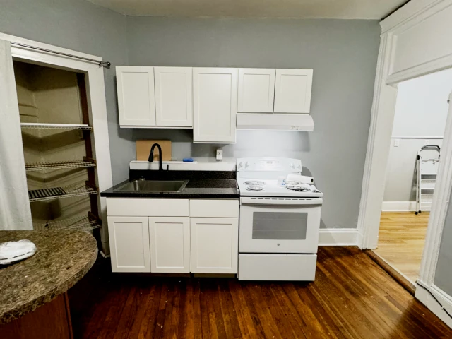 881 Huntington Ave. 4