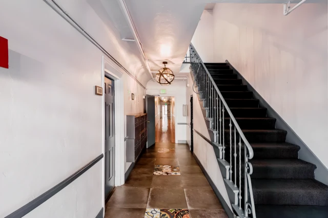 1256 W 29th St 2
