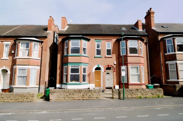Room 4, Kimbolton Avenue, NG7 1PT 2