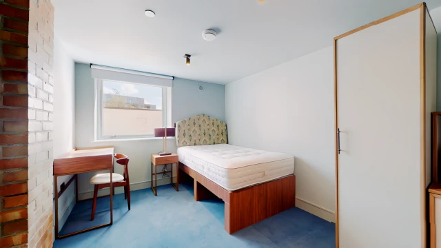 Cheshire Street 24390# 3