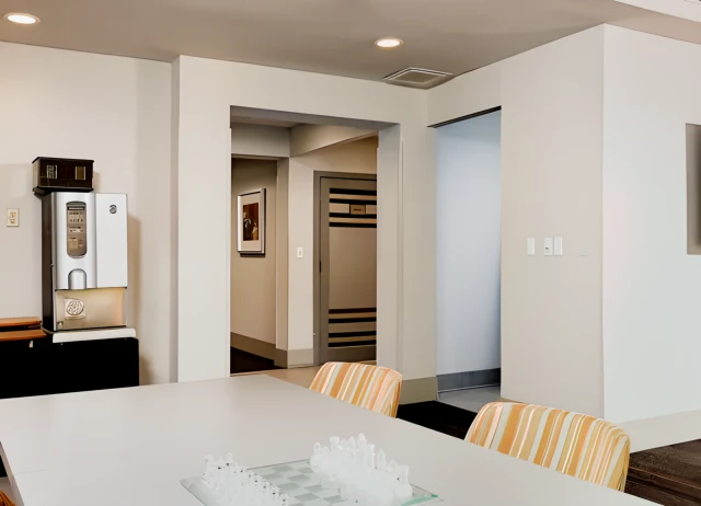 Lenox Club Apartments 4