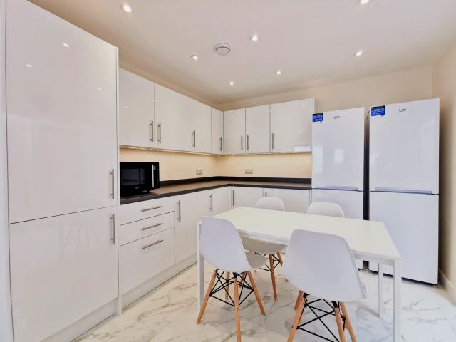 28 Salisbury Street 4