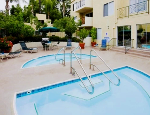 330 N Screenland Dr 1