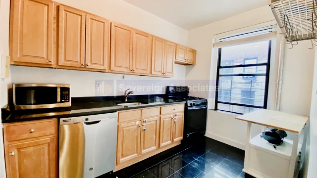 1803 Riverside Drive 4