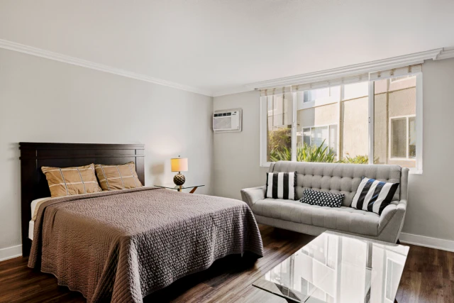 1200 Riverside 3