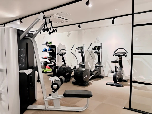 The Avenue 24920# 2