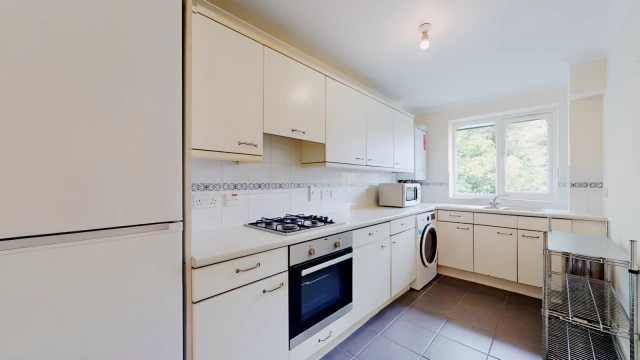 Queens Drive 25256# 4