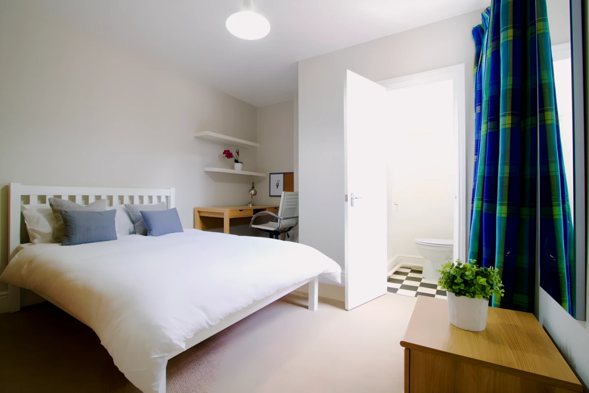 Room 3, Derby Grove, NG7 1PF 0