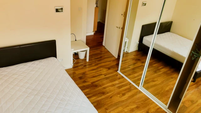 Glasgow rental 2B1B (separate bathroom) near Glasgow University 4