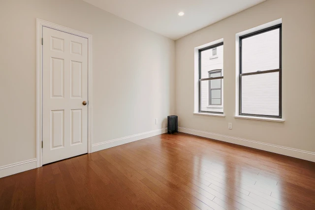 34 Post Ave 4