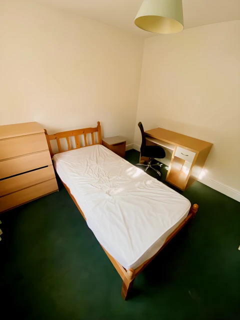 Room 1, Burleigh Road, LE11 3BA 1