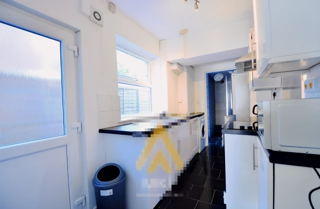 Entire Place·4B1B···54 Westminster Road 4
