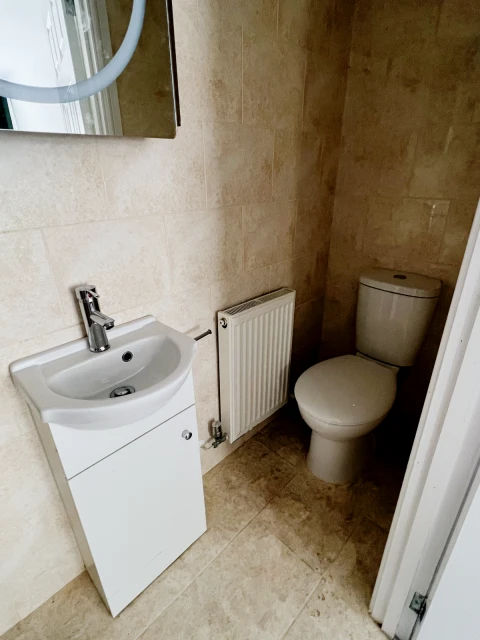 8 Squires Way 4