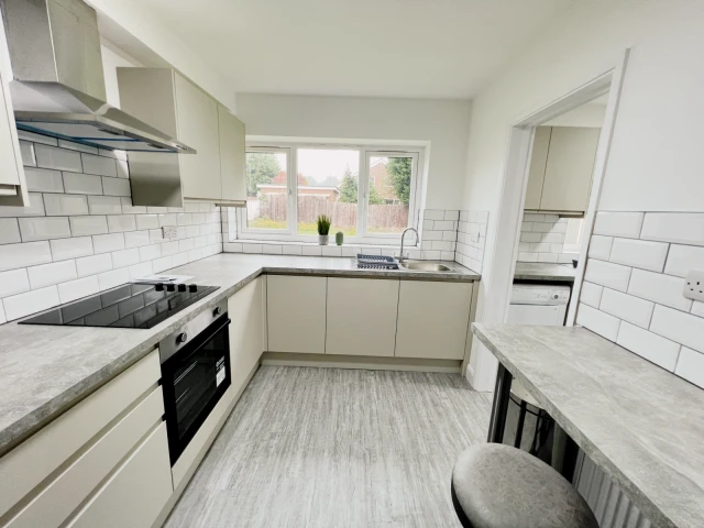 151 De Montfort Way 1